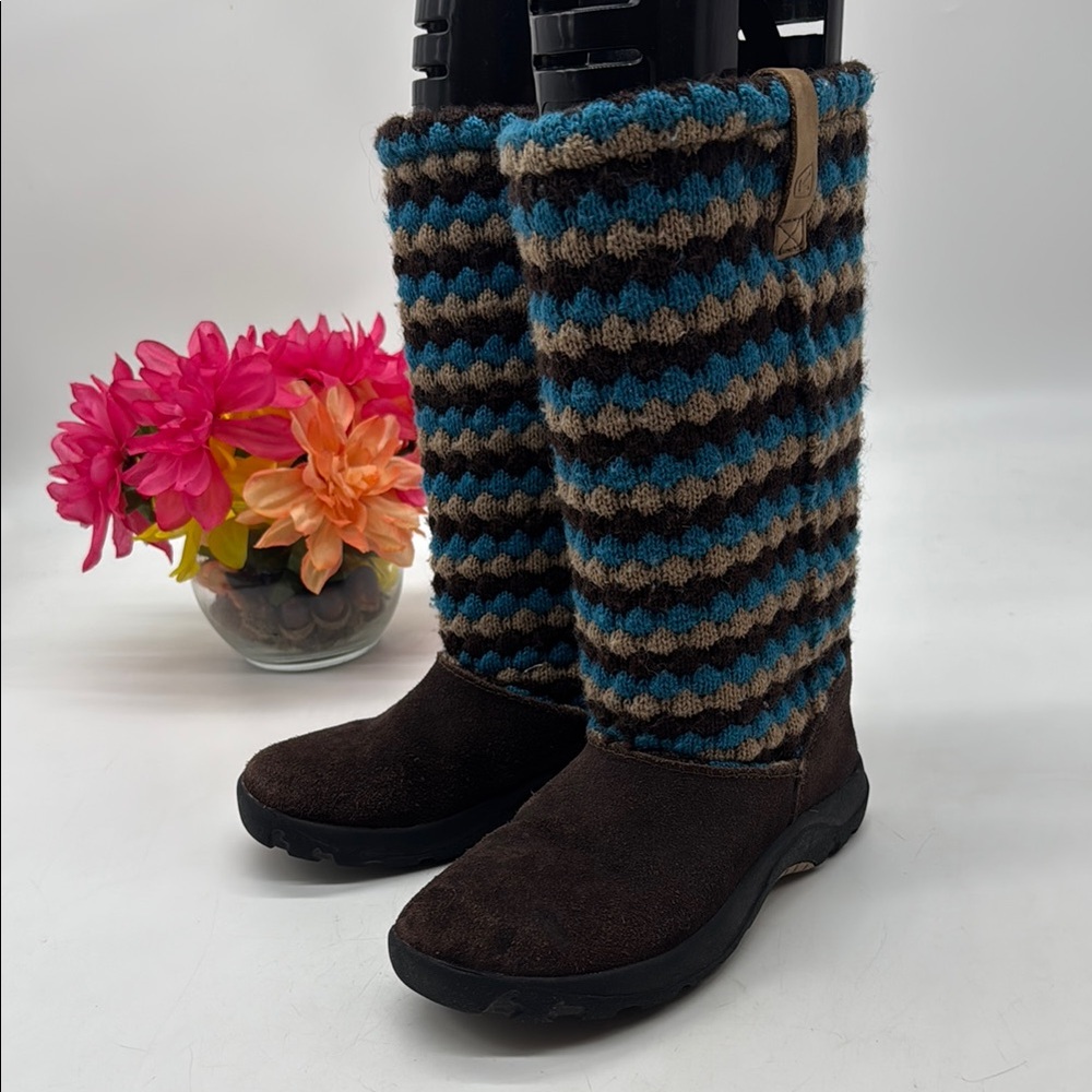 Keen Striped Knit Boots -Chocolate Brown and Blue Girls Boots Size 3 KET9043C